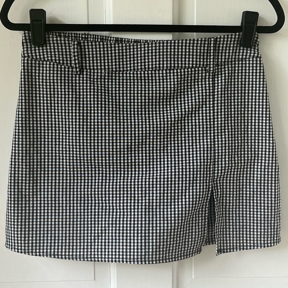 H&M Dresses & Skirts - H&M skort gingham slit